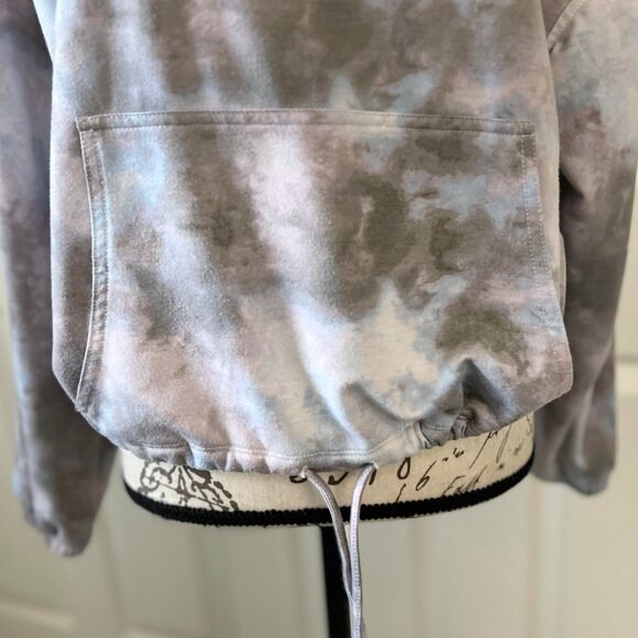 Women's Lightweight Cropped Pullover Scoop Neck Hoodie with Front Mock Pouch - Picture 2 of 10